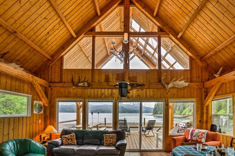Best Small Towns in Alaska - One of the Best Small Towns in Alaska? Homer is my Pick Beachhouse of the Treehouse Cove in Kachemak Bay Archipelago, Alaska, USA.
