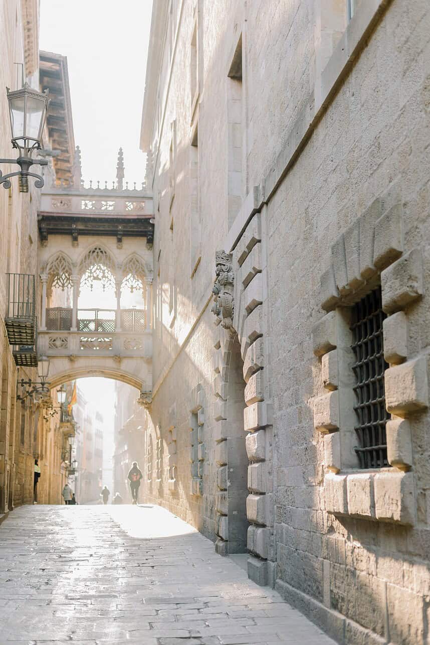 cheap things to do in barcelona - Cheap Things To Do in Barcelona: A Day for Under €20 Barcelona's Gothic Quarter.
