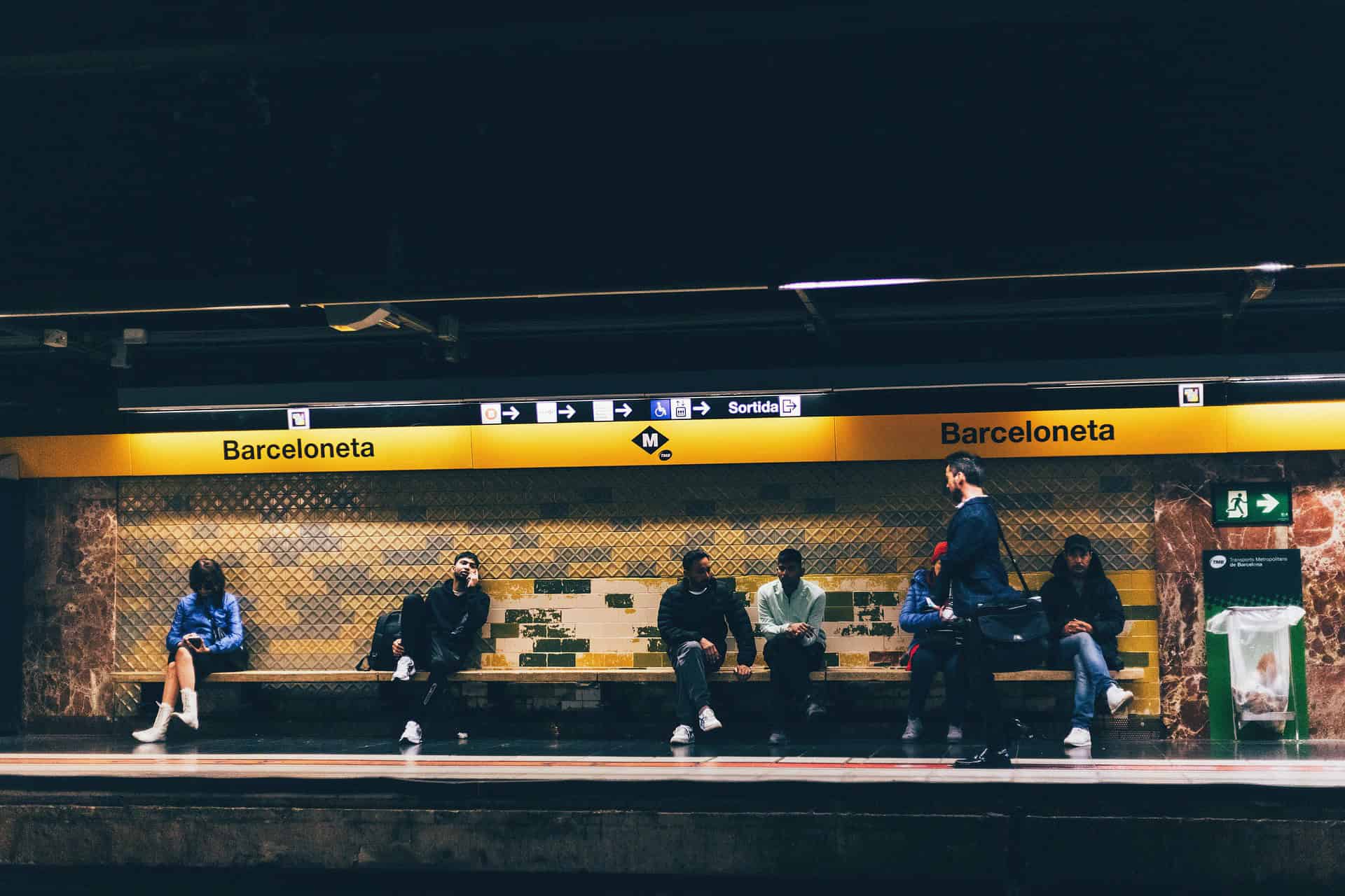 cheap things to do in barcelona - Cheap Things To Do in Barcelona: A Day for Under €20 People waiting in Barcelona's Metro.