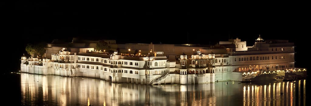 unique hotels around the world - Unique Hotels Around the World Taj Lake Palace, India